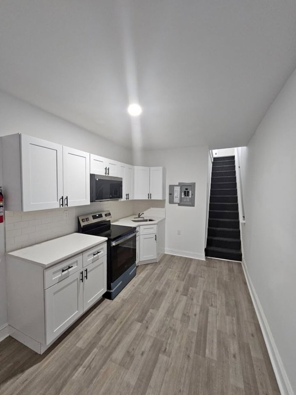 $1100 | 19142 [Lease\Rent] 2 Beds 1 Bath Apartment